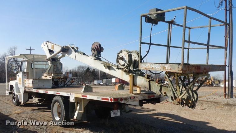 image for item IG9152 1977 Ford 750  bucket truck