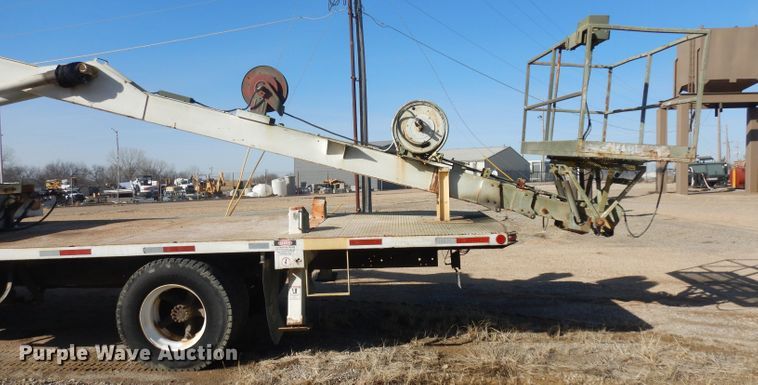 image for item IG9152 1977 Ford 750  bucket truck