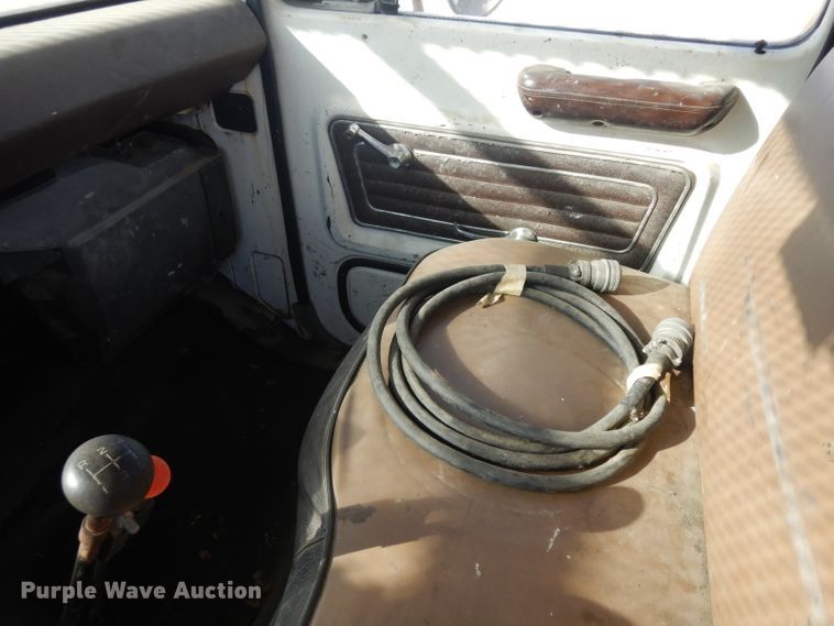 image for item IG9152 1977 Ford 750  bucket truck