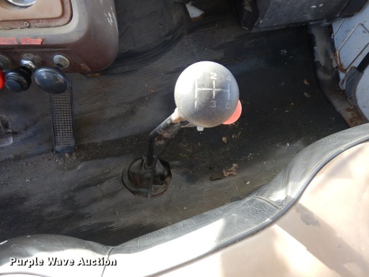 image for item IG9152 1977 Ford 750  bucket truck