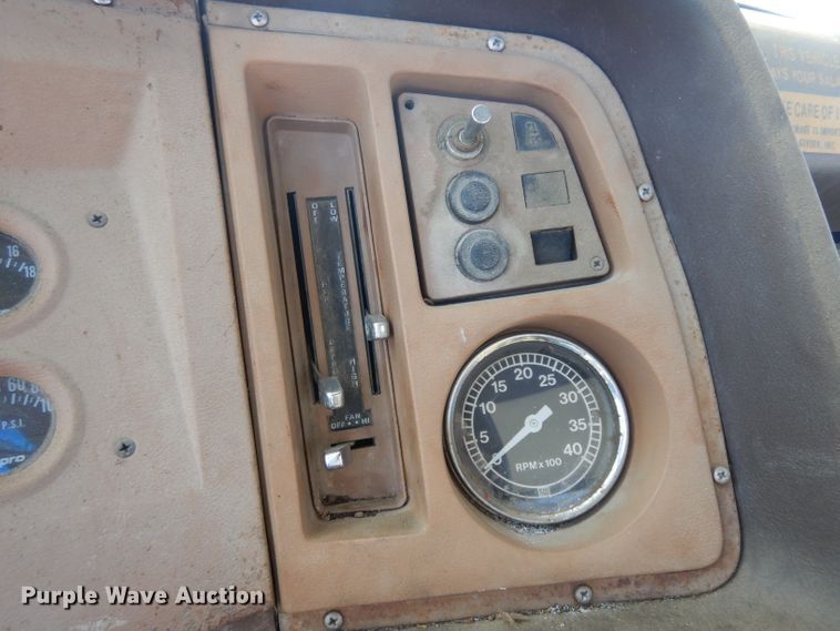 image for item IG9152 1977 Ford 750  bucket truck