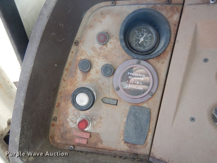 image for item IG9152 1977 Ford 750  bucket truck