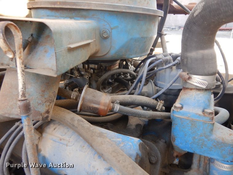 image for item IG9152 1977 Ford 750  bucket truck