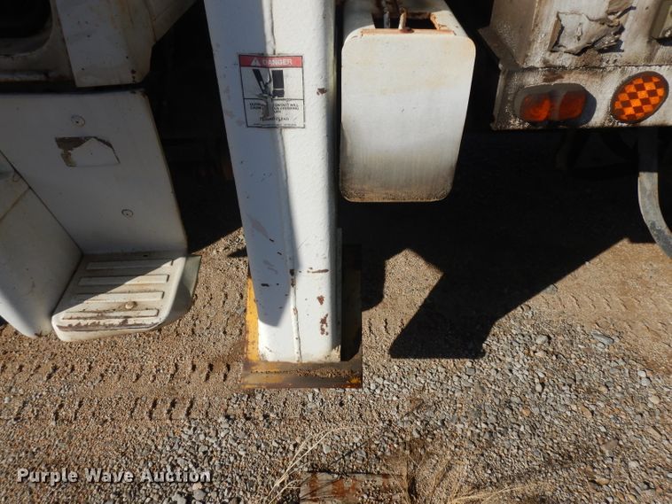 image for item IG9152 1977 Ford 750  bucket truck