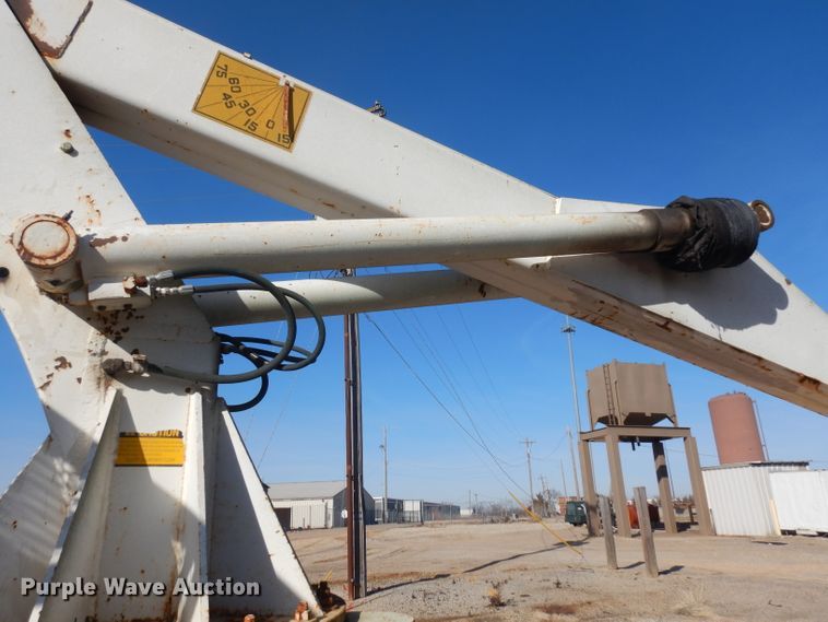 image for item IG9152 1977 Ford 750  bucket truck