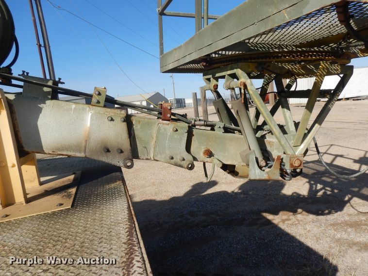 image for item IG9152 1977 Ford 750  bucket truck