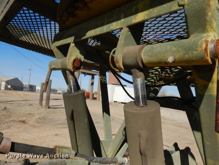 image for item IG9152 1977 Ford 750  bucket truck