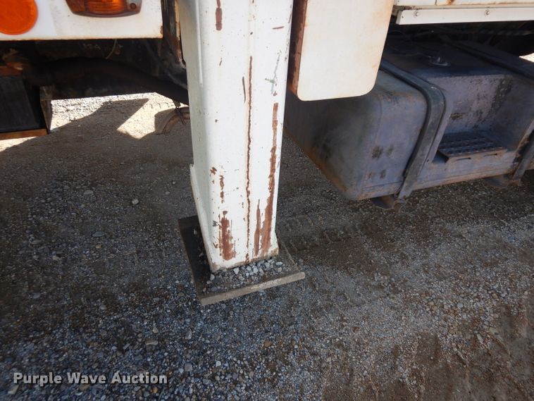 image for item IG9152 1977 Ford 750  bucket truck