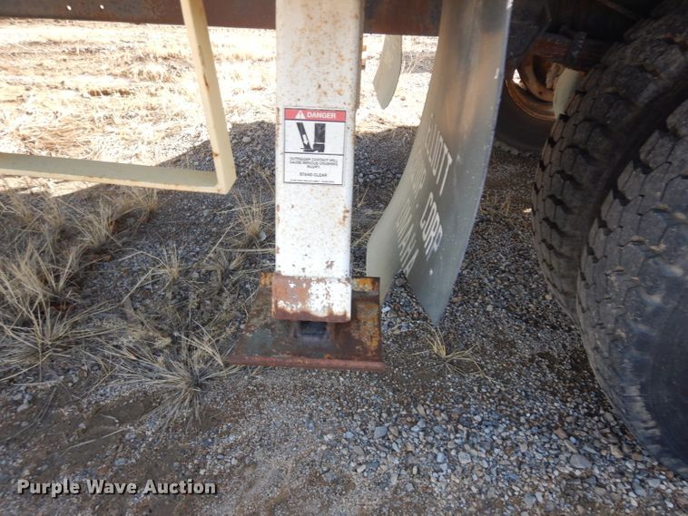 image for item IG9152 1977 Ford 750  bucket truck