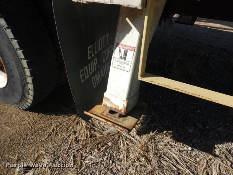 image for item IG9152 1977 Ford 750  bucket truck