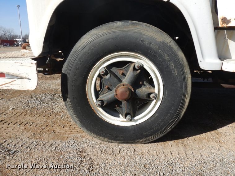 image for item IG9152 1977 Ford 750  bucket truck