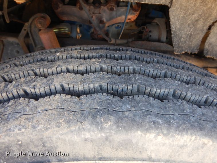 image for item IG9152 1977 Ford 750  bucket truck