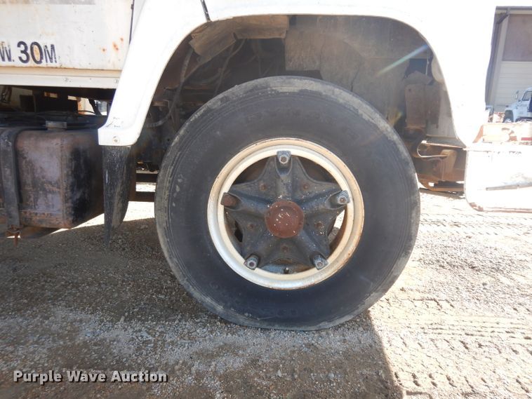 image for item IG9152 1977 Ford 750  bucket truck