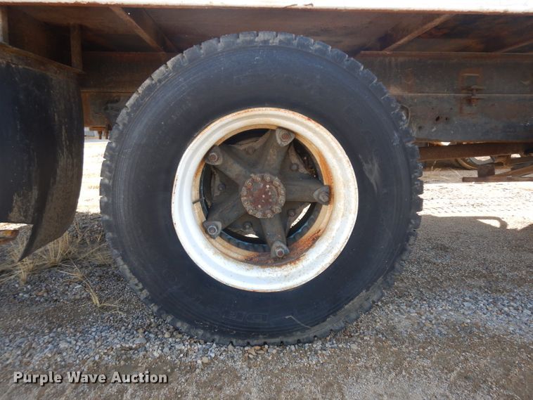 image for item IG9152 1977 Ford 750  bucket truck