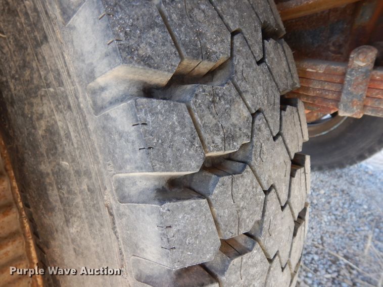 image for item IG9152 1977 Ford 750  bucket truck