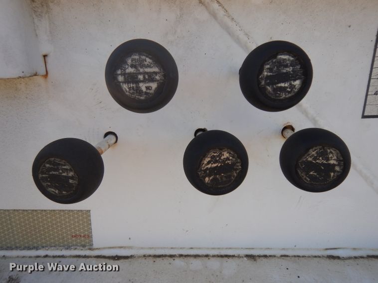 image for item IG9153 1986 Wilson 4860-FT  drop deck equipment trailer