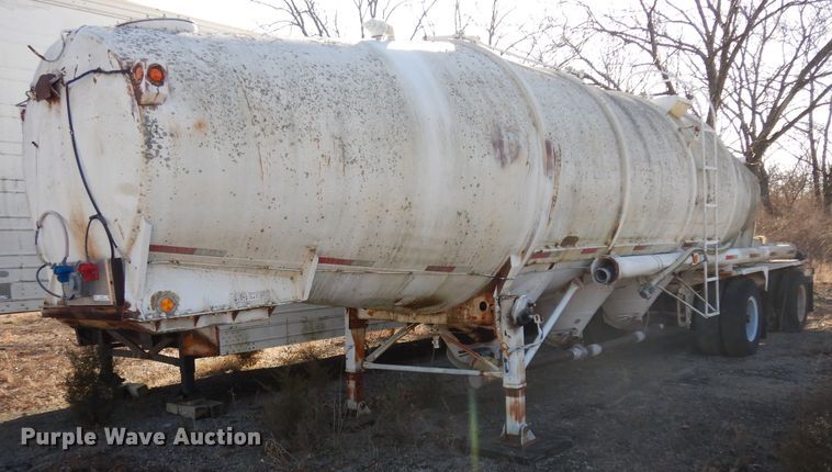 image for item IG9154 1963 Fruehauf  pneumatic dry bulk trailer