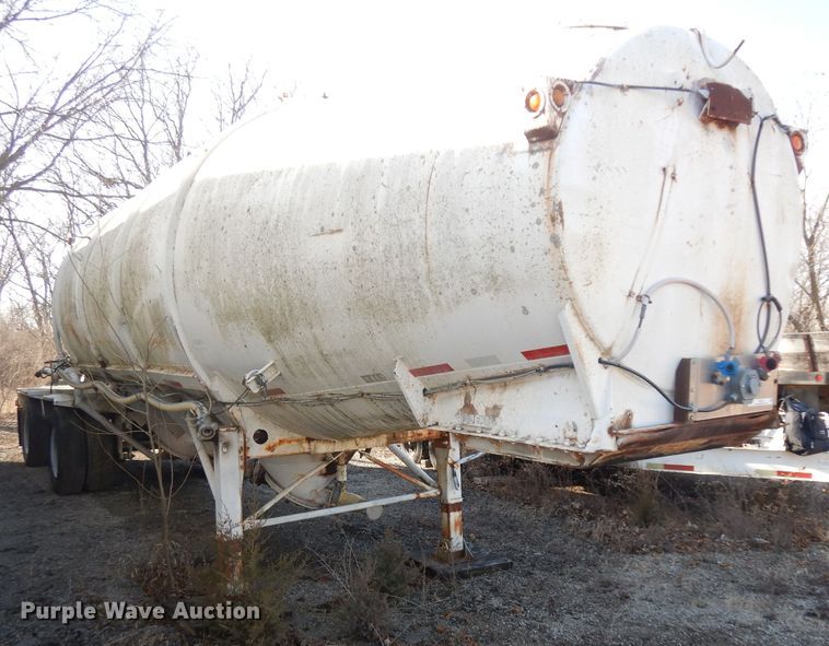 image for item IG9154 1963 Fruehauf  pneumatic dry bulk trailer