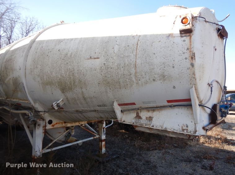 image for item IG9154 1963 Fruehauf  pneumatic dry bulk trailer
