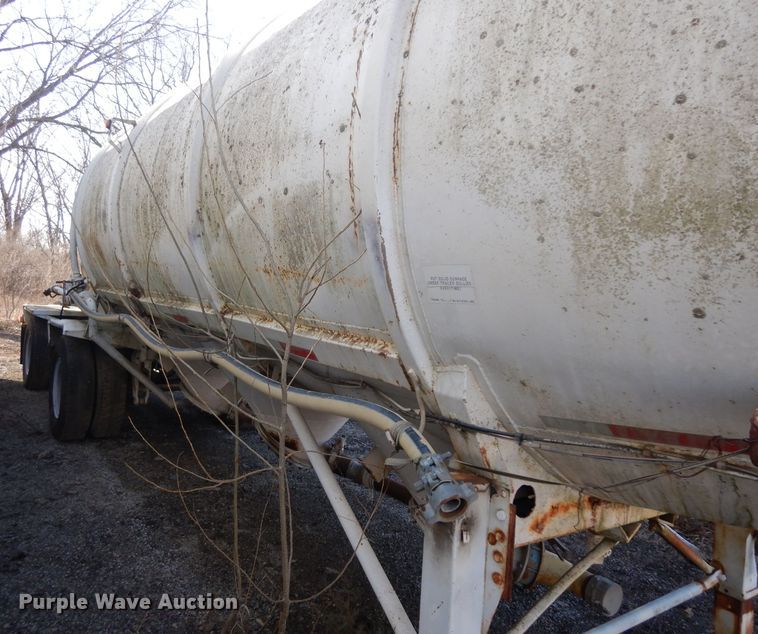 image for item IG9154 1963 Fruehauf  pneumatic dry bulk trailer