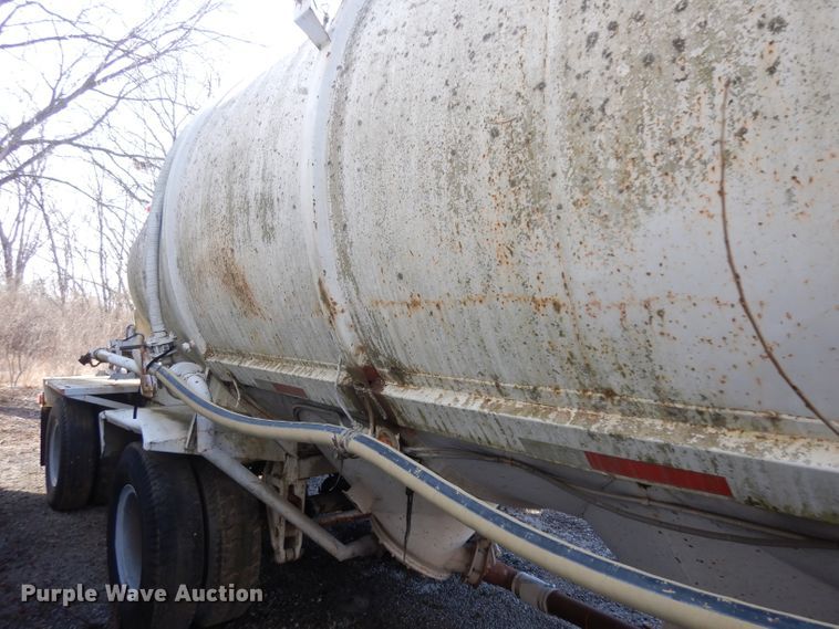 image for item IG9154 1963 Fruehauf  pneumatic dry bulk trailer