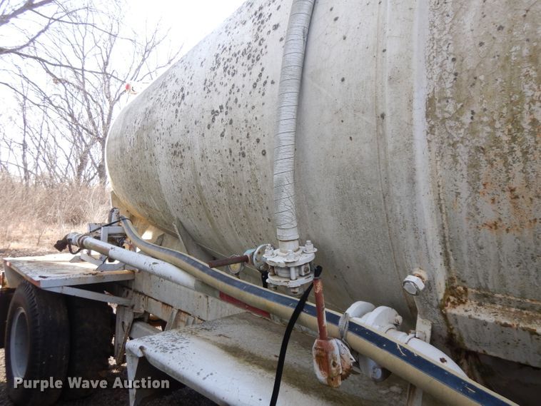 image for item IG9154 1963 Fruehauf  pneumatic dry bulk trailer