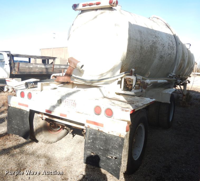 image for item IG9154 1963 Fruehauf  pneumatic dry bulk trailer