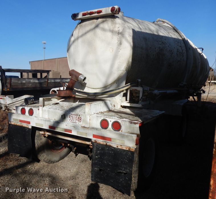 image for item IG9154 1963 Fruehauf  pneumatic dry bulk trailer