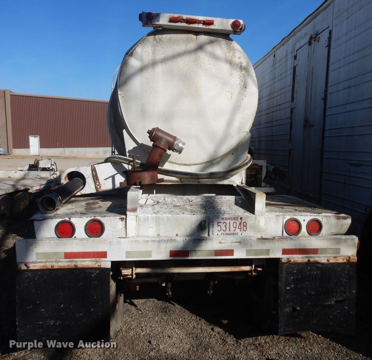 image for item IG9154 1963 Fruehauf  pneumatic dry bulk trailer