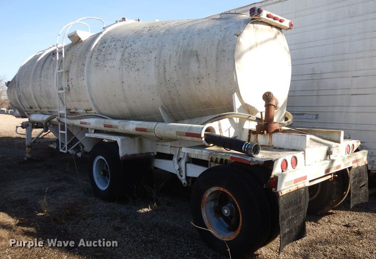 image for item IG9154 1963 Fruehauf  pneumatic dry bulk trailer