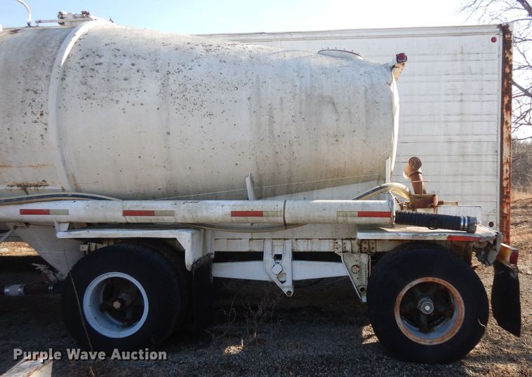 image for item IG9154 1963 Fruehauf  pneumatic dry bulk trailer