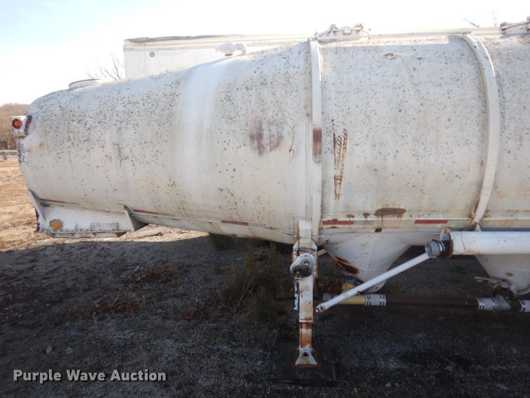 image for item IG9154 1963 Fruehauf  pneumatic dry bulk trailer