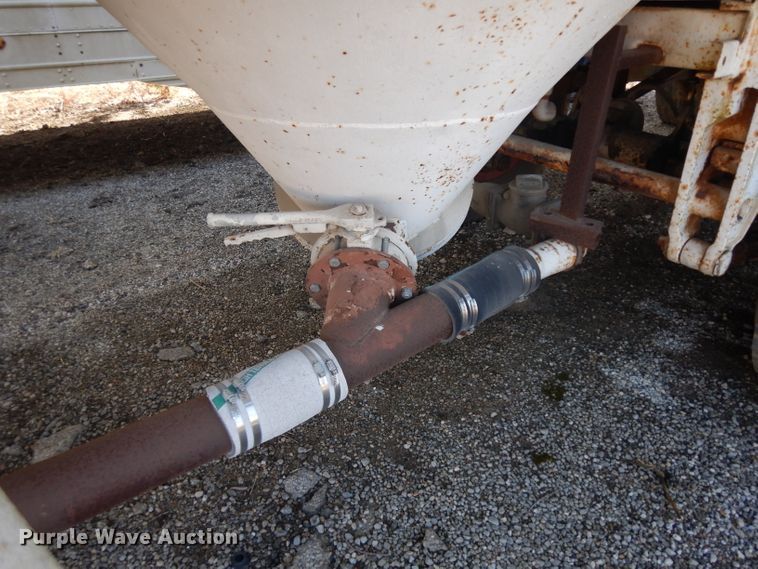 image for item IG9154 1963 Fruehauf  pneumatic dry bulk trailer