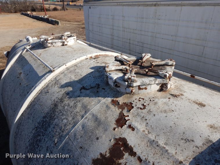 image for item IG9154 1963 Fruehauf  pneumatic dry bulk trailer