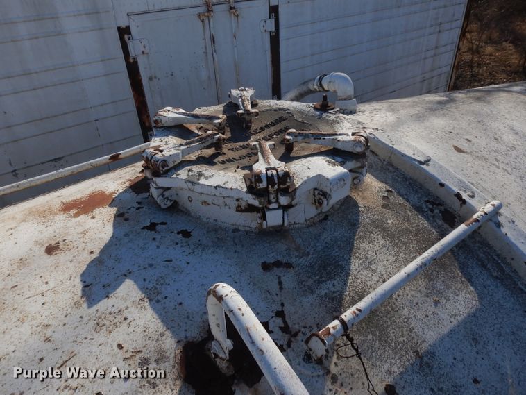 image for item IG9154 1963 Fruehauf  pneumatic dry bulk trailer