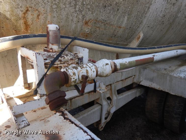 image for item IG9154 1963 Fruehauf  pneumatic dry bulk trailer