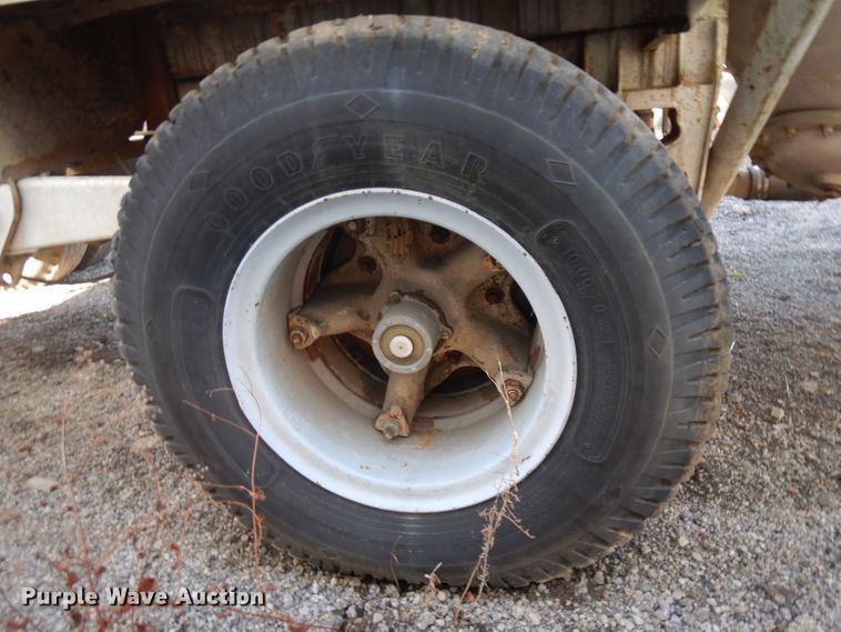 image for item IG9154 1963 Fruehauf  pneumatic dry bulk trailer