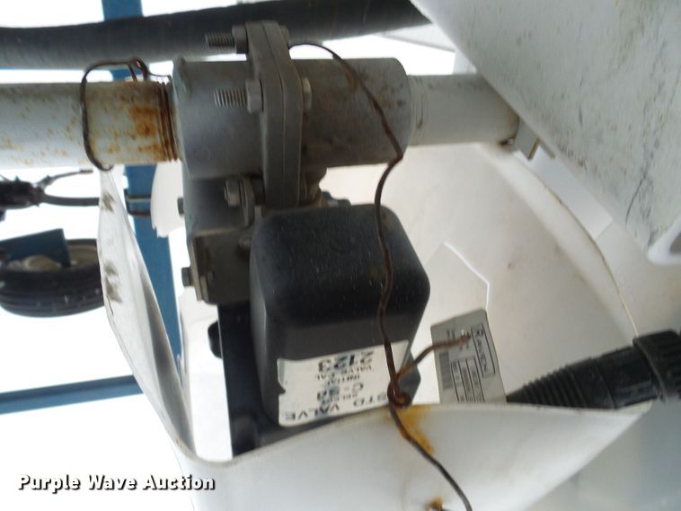 image for item DC2768 2004 Ag Systems Nitromaster 7000  anhydrous ammonia applicator