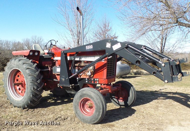 image for item DC2807 International 856  tractor