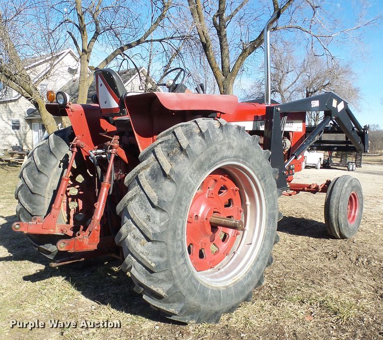 image for item DC2807 International 856  tractor