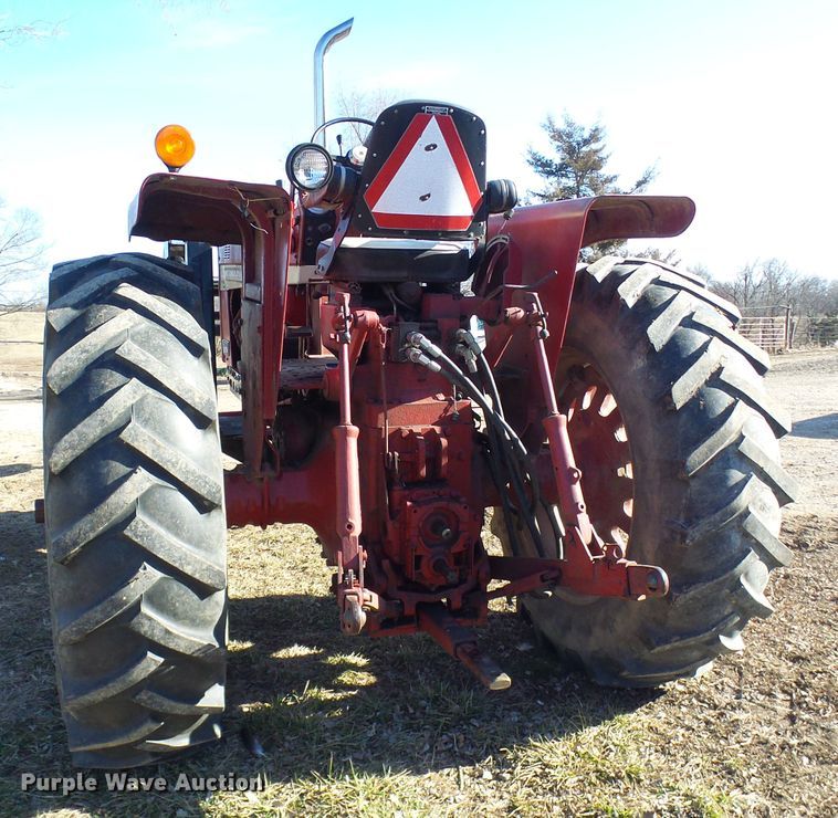 image for item DC2807 International 856  tractor