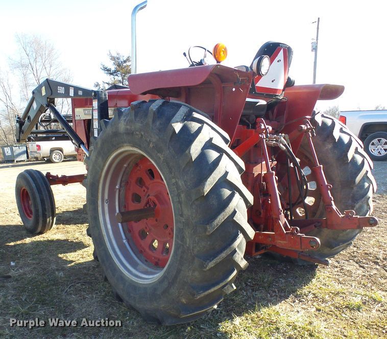 image for item DC2807 International 856  tractor