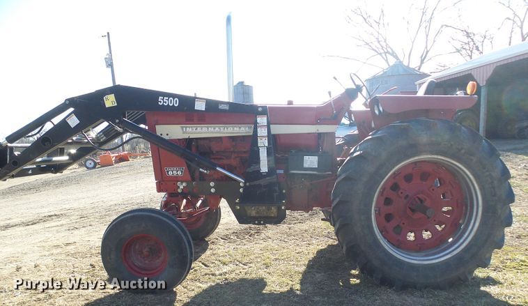 image for item DC2807 International 856  tractor