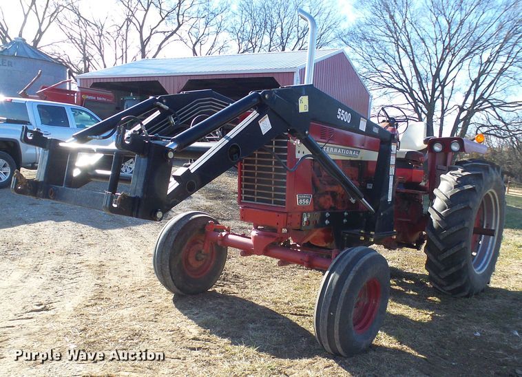 image for item DC2807 International 856  tractor