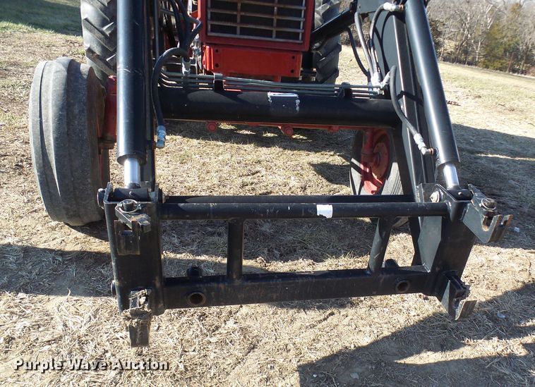 image for item DC2807 International 856  tractor