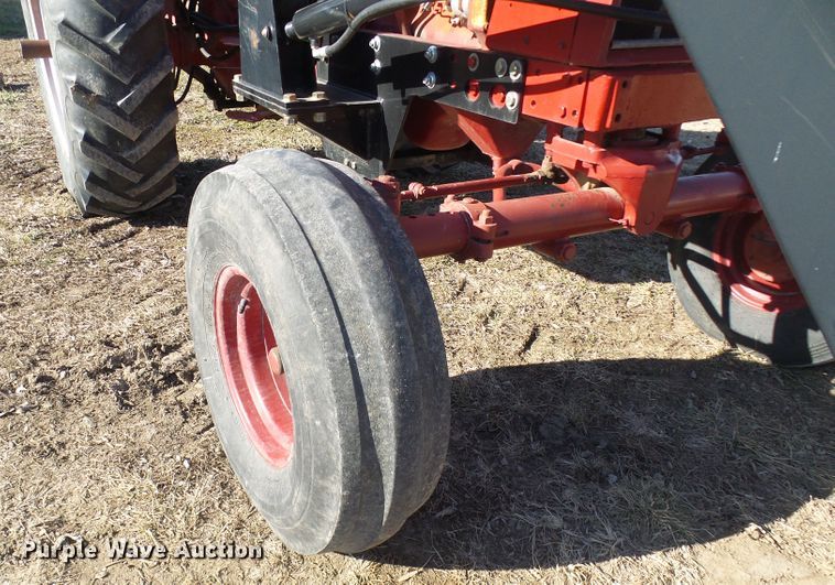 image for item DC2807 International 856  tractor