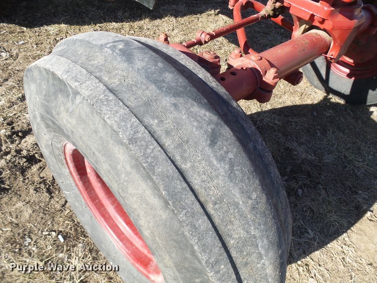 image for item DC2807 International 856  tractor