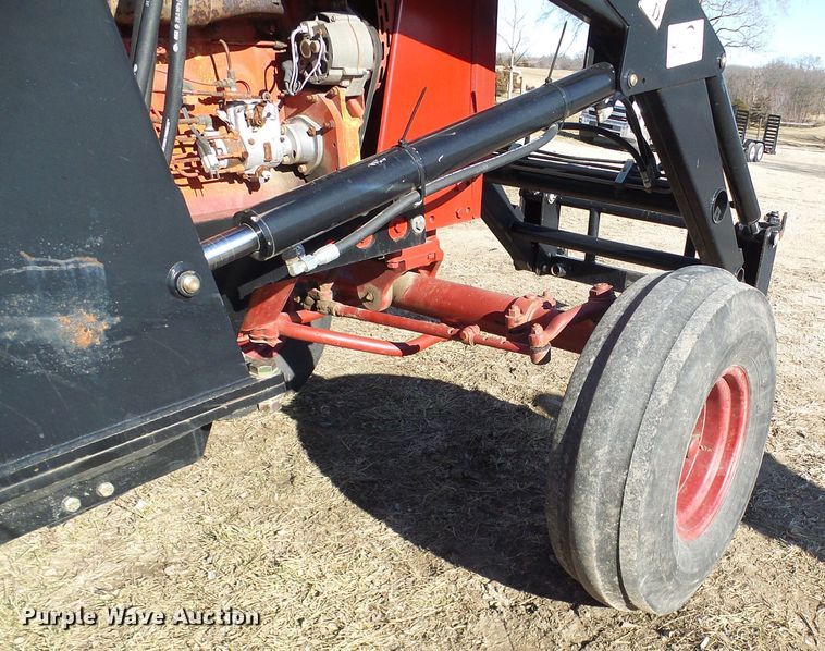 image for item DC2807 International 856  tractor