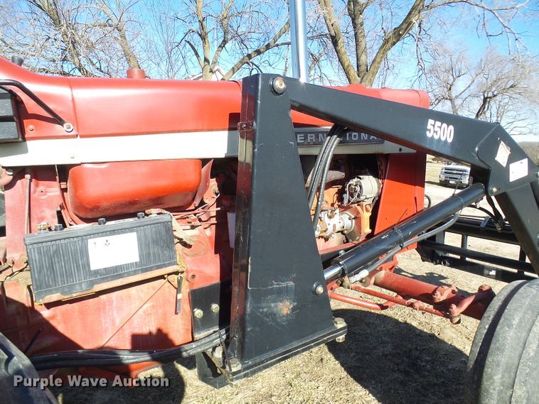 image for item DC2807 International 856  tractor