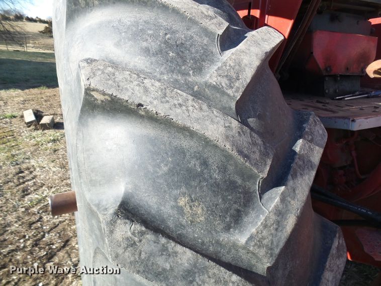 image for item DC2807 International 856  tractor